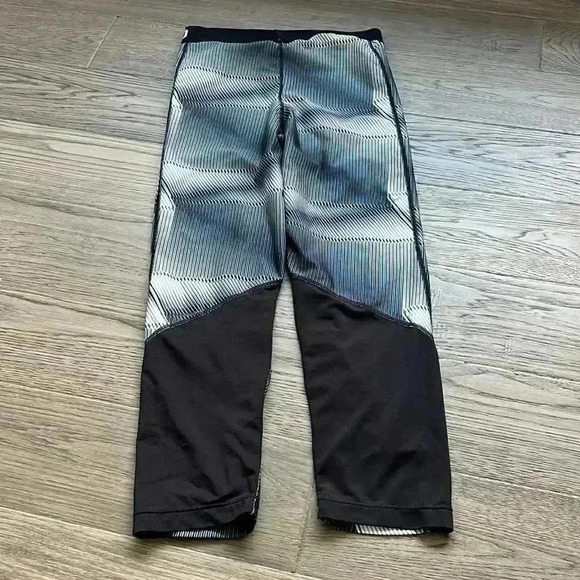 🌸4/$30🌸nike | DRI Patterned Crop Leggings - Picture 10 of 11